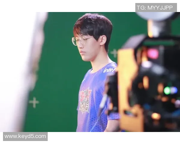 LNG战队在冠军杯积分榜上以100分稳居第一展现强大实力